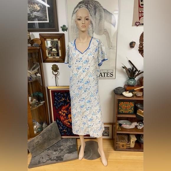 🐦‍⬛4/$20🐦‍⬛ Handmade Sleeping Gown with Blue Flowers - Picture 7 of 7